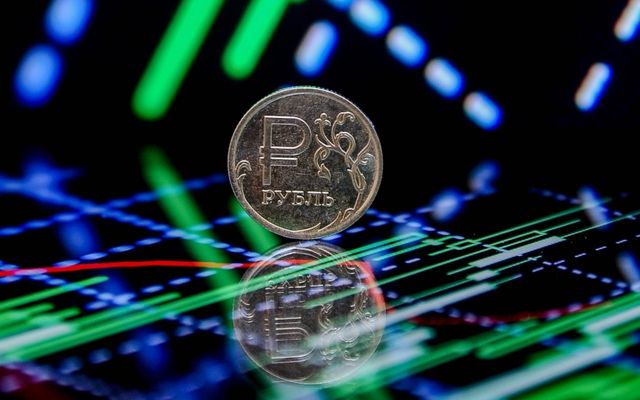 Доллар может взлететь к 90 рублям к концу года