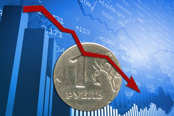 Рубль рухнул рекордно с начала июля