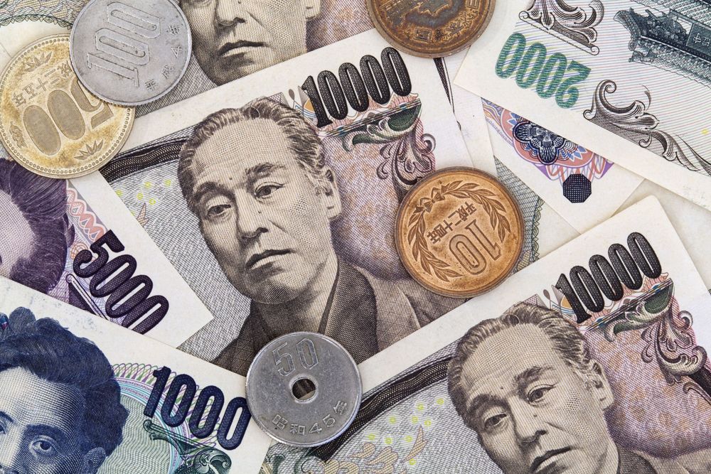 Банк Японии провел валютную интервенцию впервые за 24 года