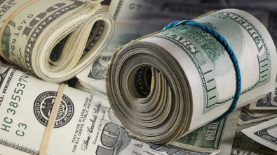 Доллар растет к большинству валют мира