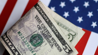 Доллар дешевеет к евро, иене и фунту, юань укрепляется