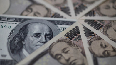 Доллар снижается к большинству валют сегодня