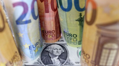 Доллар незначительно растет к евро, иене и фунту