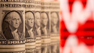 Доллар дешевеет сегодня к основным валютам
