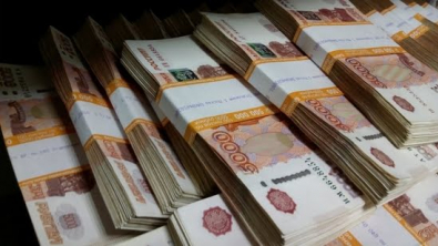 Рубль слегка снижается относительно доллара на 