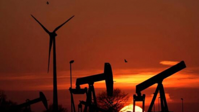 Нефть падает на призыве увеличить производства бензина в США