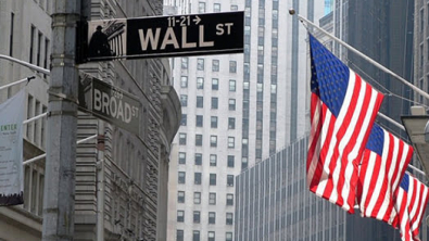 Индексы США снизились в пятницу в ожидании решения ФРС