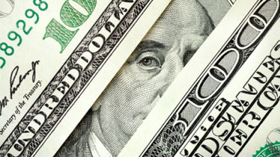Доллар укрепляется к большинству основных мировых валют