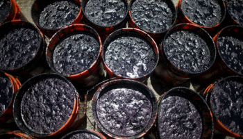 Импорт нефти в Китай в апреле сократился на 19% к марту